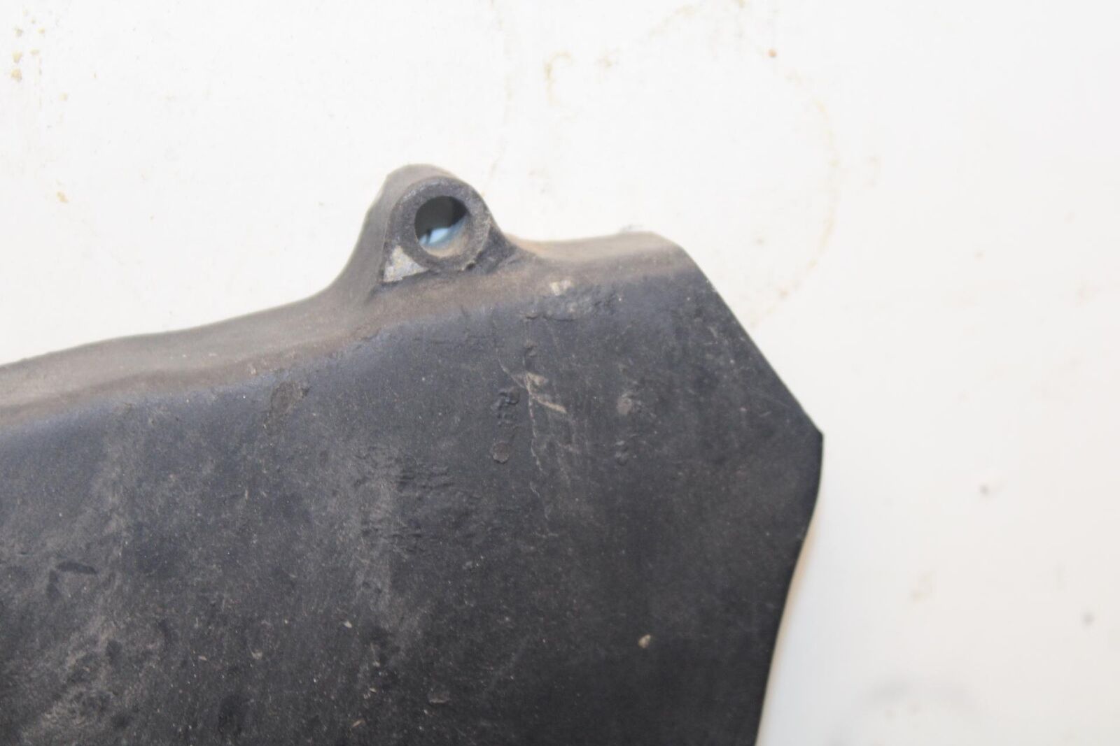 1988 Yamaha FZ600 ENGINE SPROCKET COVER BB601