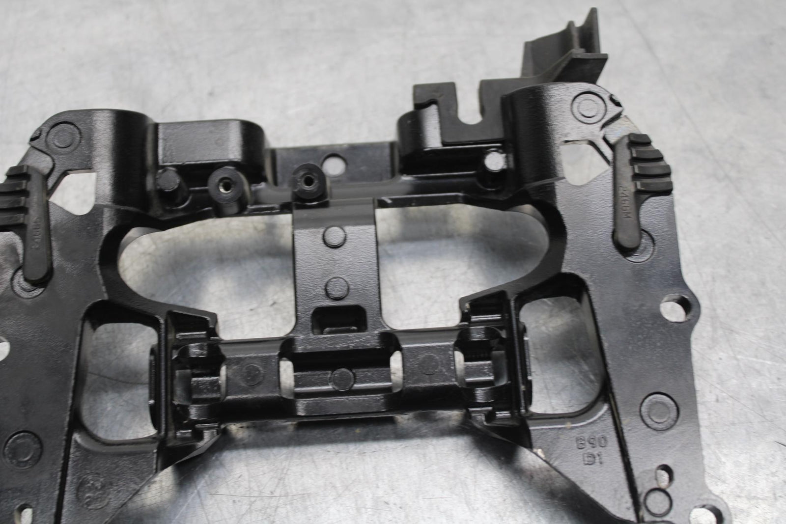 20-21 YAMAHA XSR900 GAS TANK FUEL CELL PETROL RESERVOIR BRACKET  BB599