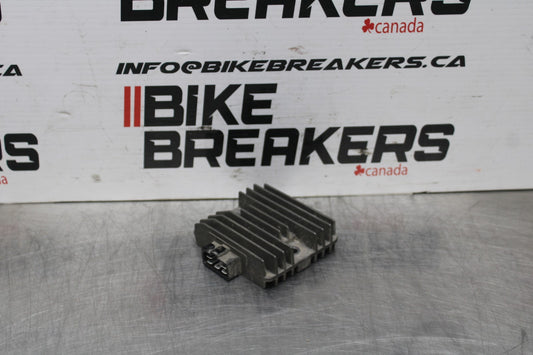 17-18 YAMAHA YZF R3 RECTIFIER VOLTAGE REGULATOR BB813