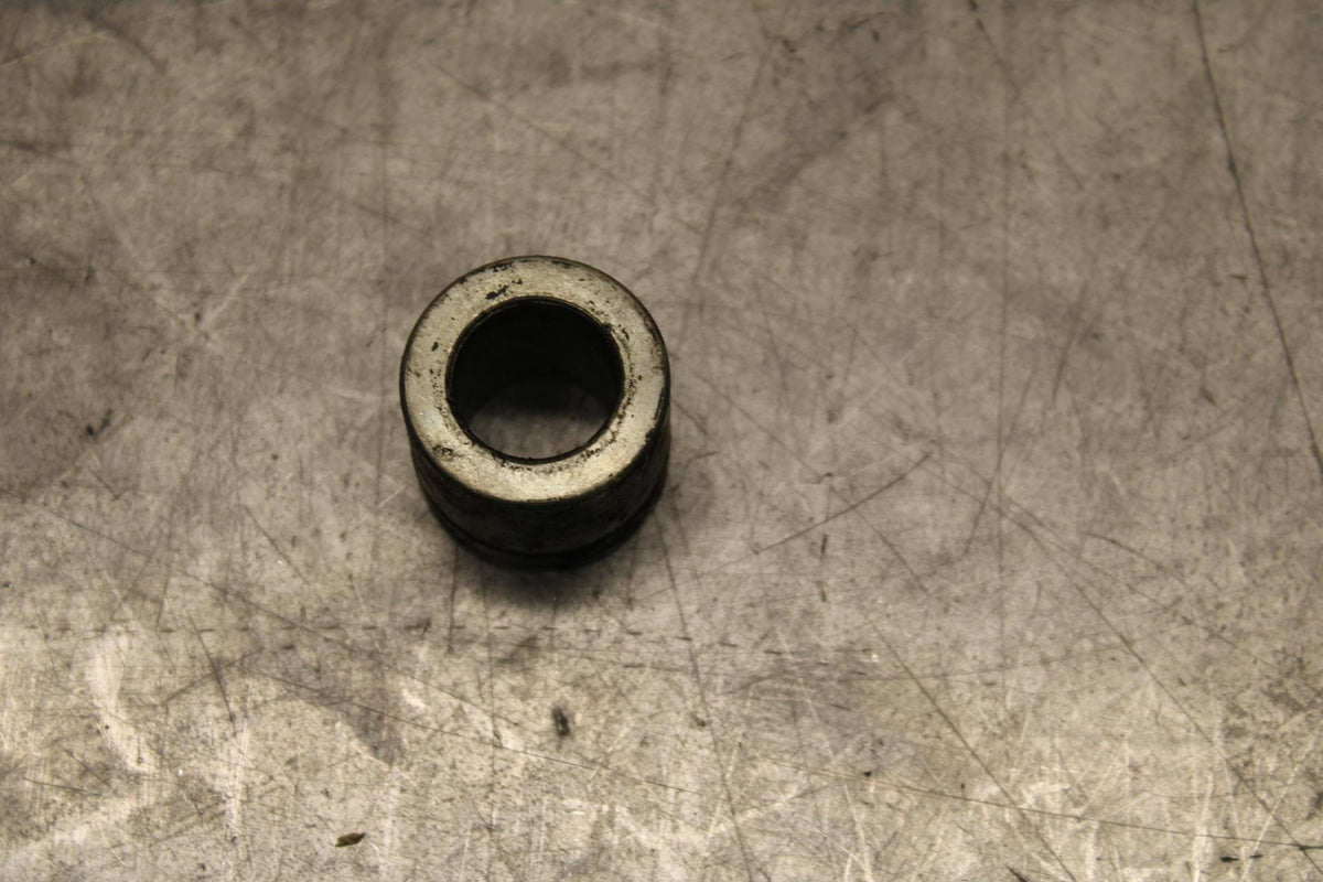 2003 Yamaha Vmax 1200 VMX1200 FRONT WHEEL RIM AXLE PIVOT BOLT BB563
