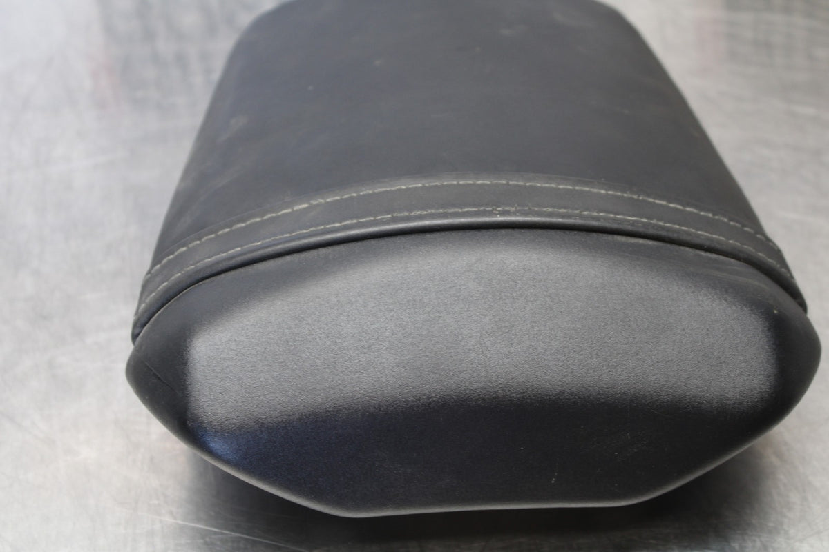 04-05 YAMAHA YZF R1 REAR BACK PASSENGER TANDEM SEAT PAD SADDLE PILLION BB173