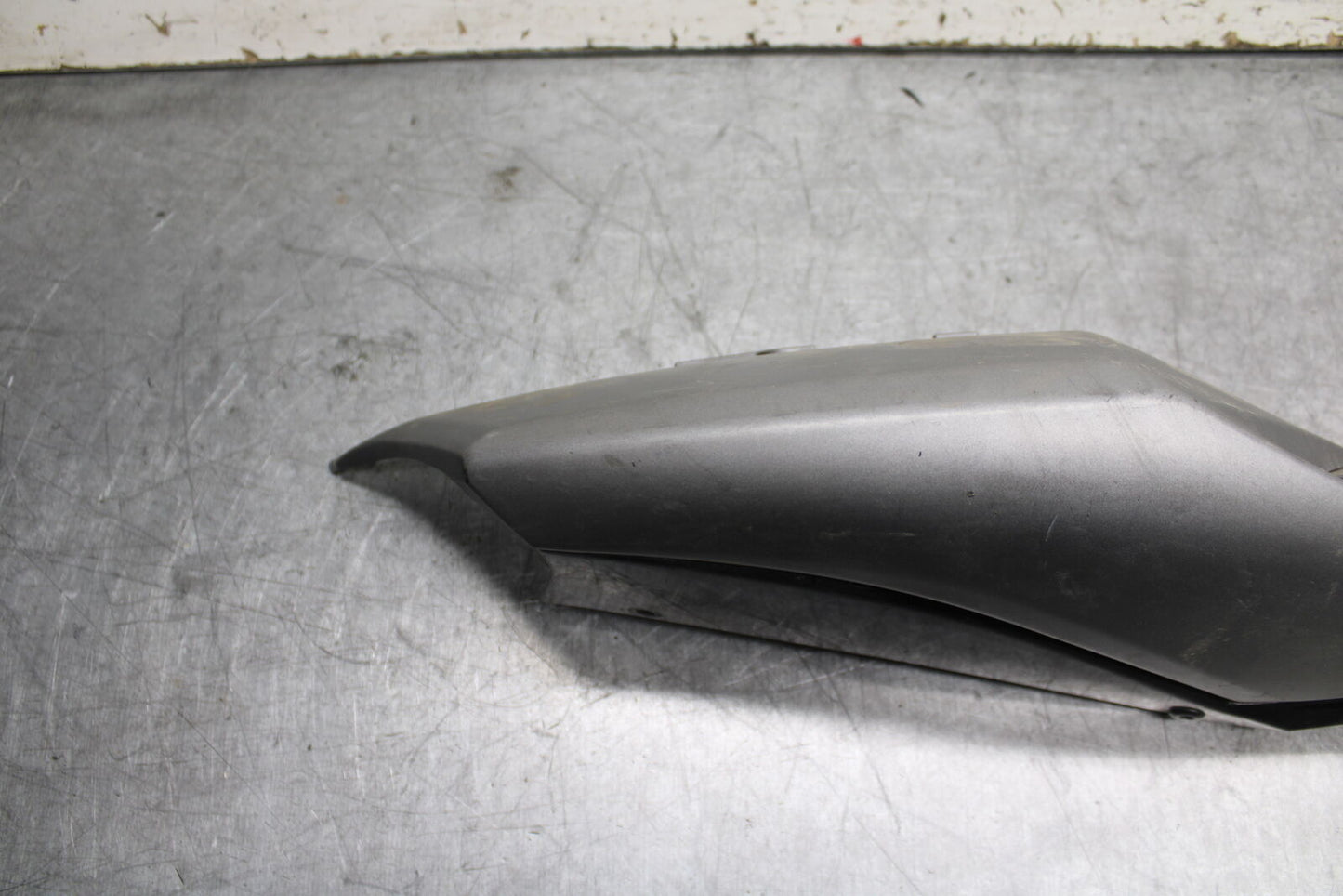 08-10 SUZUKI GSXR 600  RIGHT REAR BACK TAIL FAIRING COWL SHROUD BB101