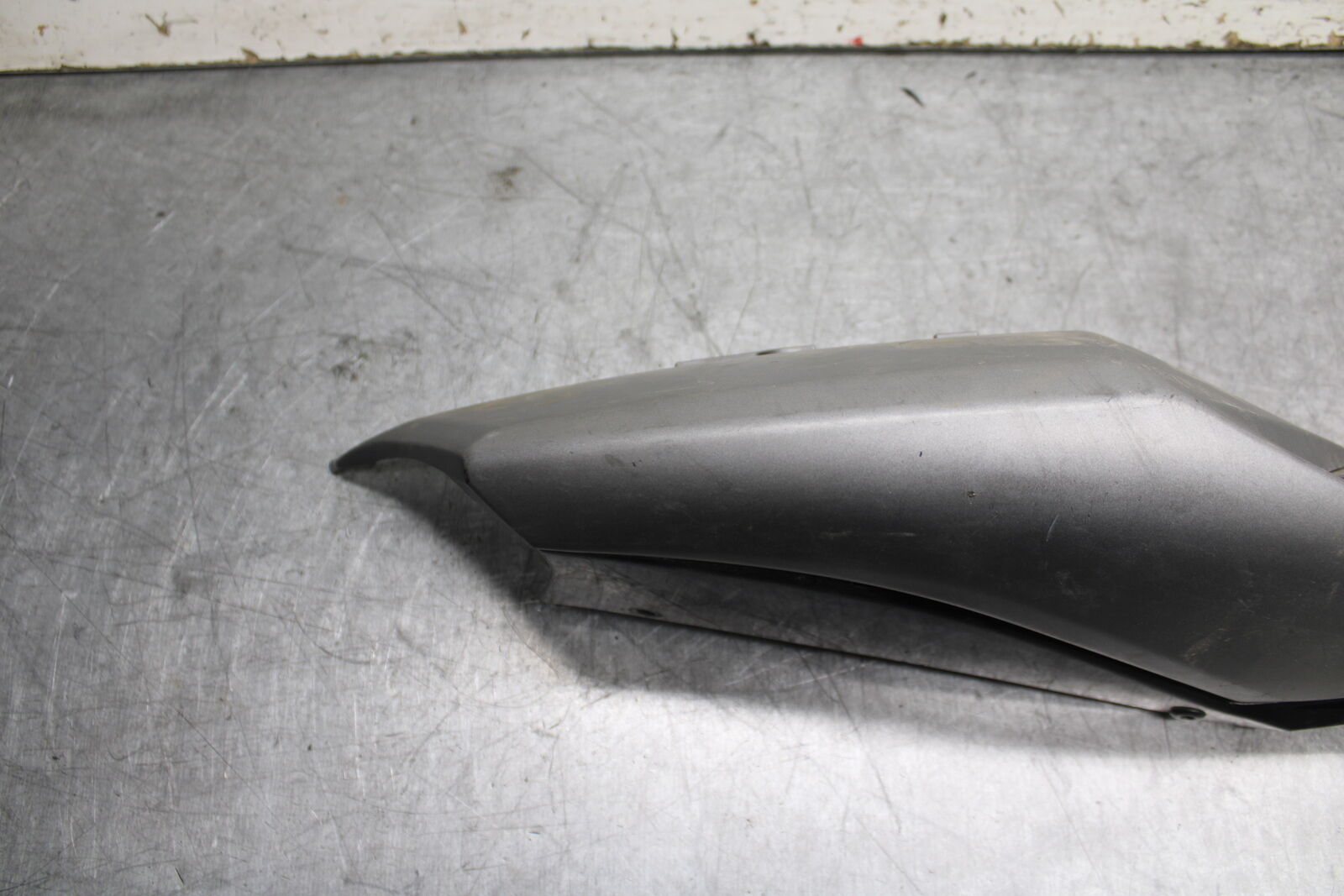 08-10 SUZUKI GSXR 600  RIGHT REAR BACK TAIL FAIRING COWL SHROUD BB101