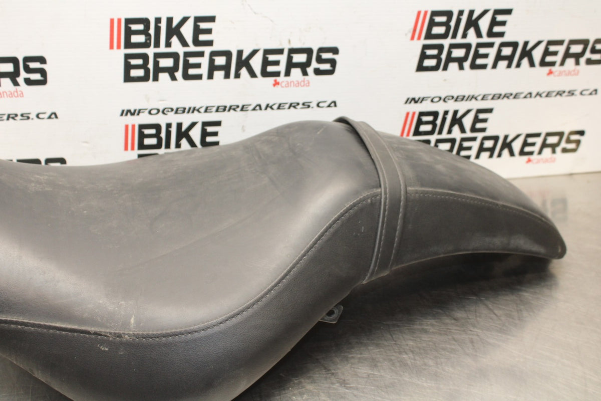 14 HONDA SHADOW 750 VT750C2B FRONT DRIVERS/ REAR SEAT BB867