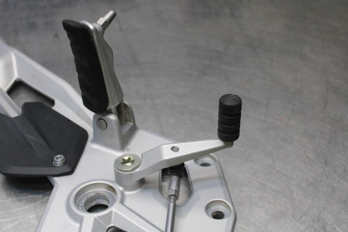 20-23 BMW F900R LEFT REARSET REAR SET FOOT PEG W SHIFTER BB923
