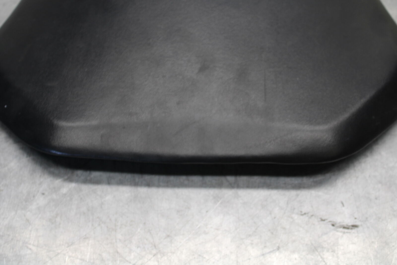 05-06 HONDA CBR600RR FRONT DRIVERS SEAT PAD SADDLE PILLION 77100-MEE-D00 BB655