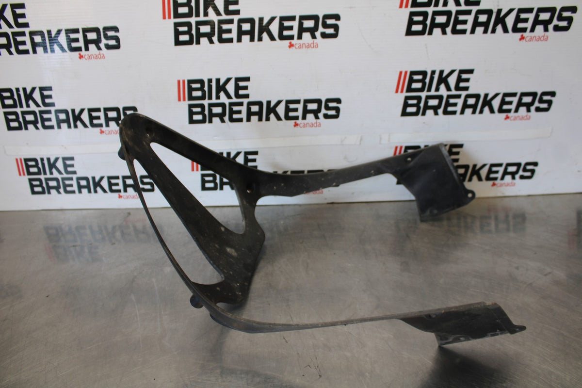 06-07 HONDA INTERCEPTOR 800 VFR800 FRONT INNER EXHAUST V FAIRING COWL BB917
