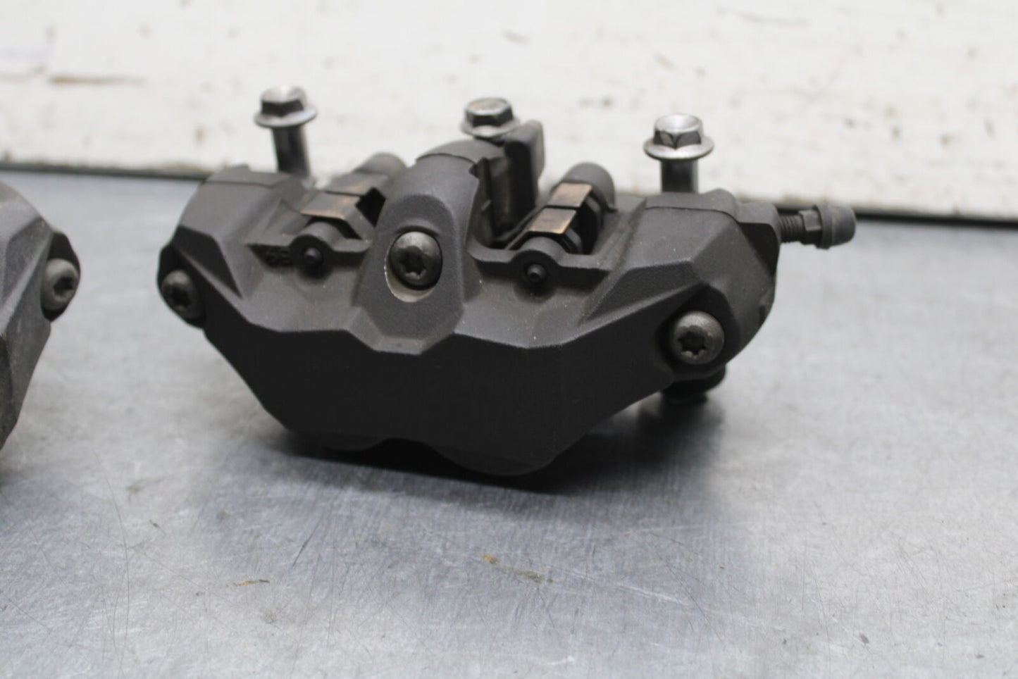 06-07 SUZUKI GSXR750 RIGHT LEFT FRONT BRAKE CALIPER SET PAIR CALIPERS BB670