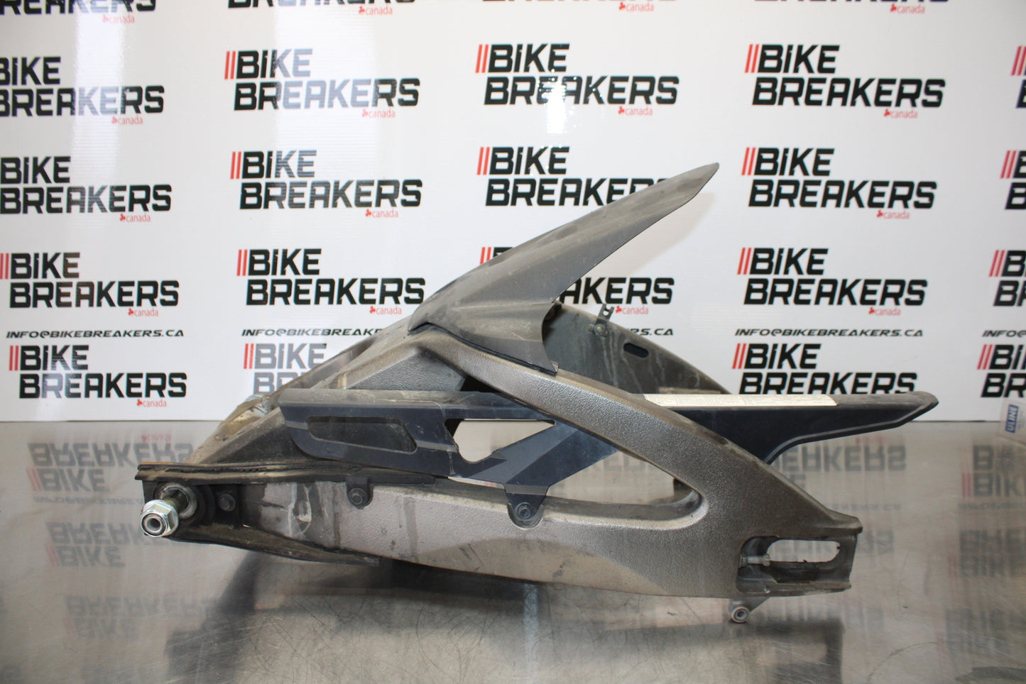 11 SUZUKI GSXR1000 REAR SWINGARM BACK SUSPENSION SWING ARM BB142