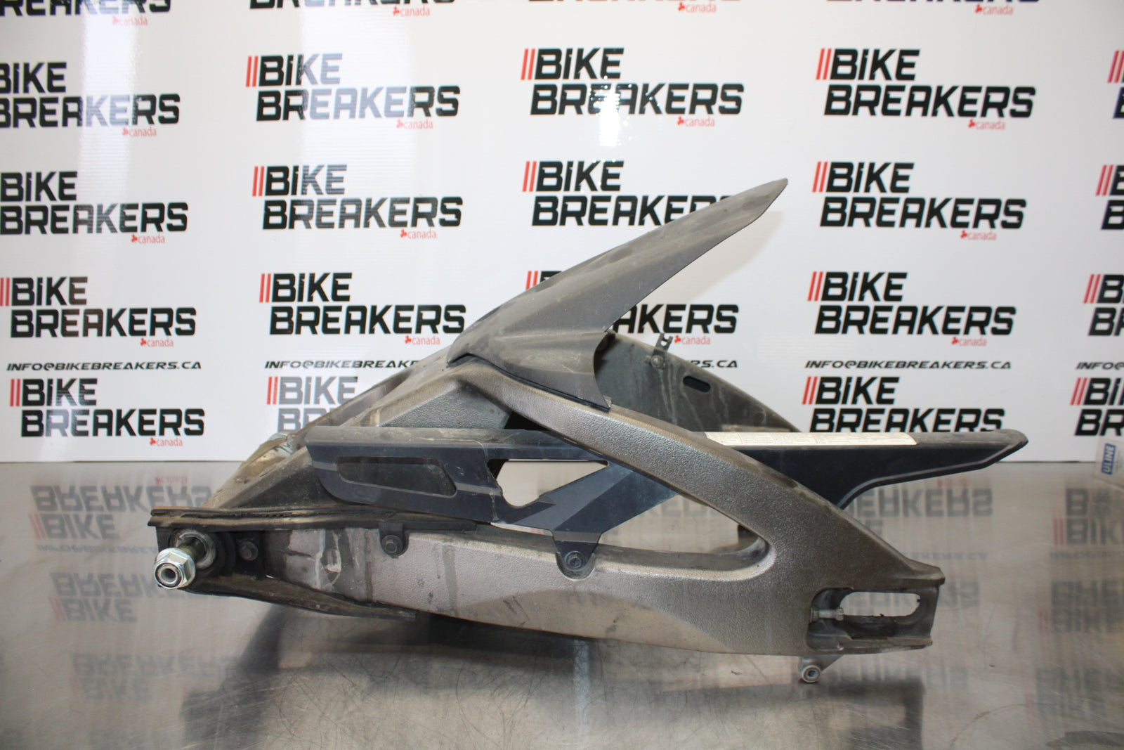 11 SUZUKI GSXR1000 REAR SWINGARM BACK SUSPENSION SWING ARM BB142