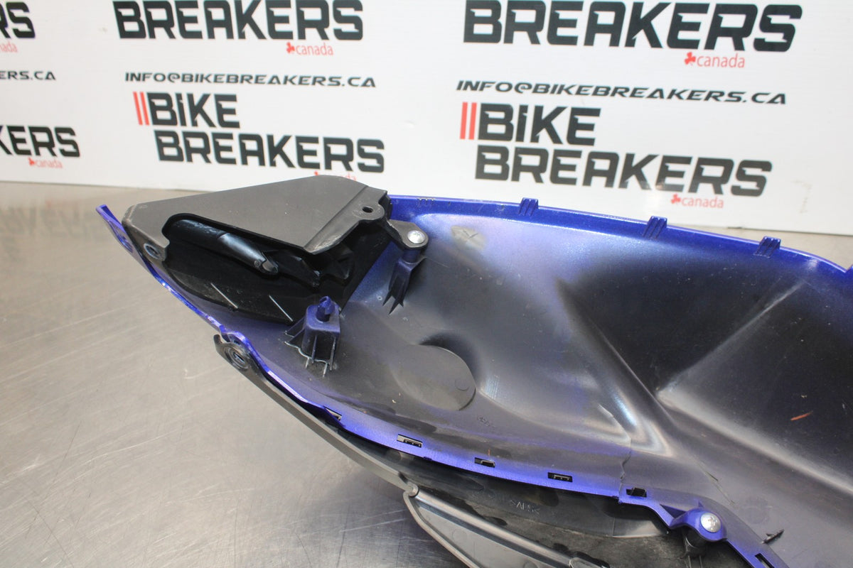 23-24 YAMAHA MT-07 RIGHT FRONT UPPER MID SIDE FAIRING COWL PLASTIC BB194