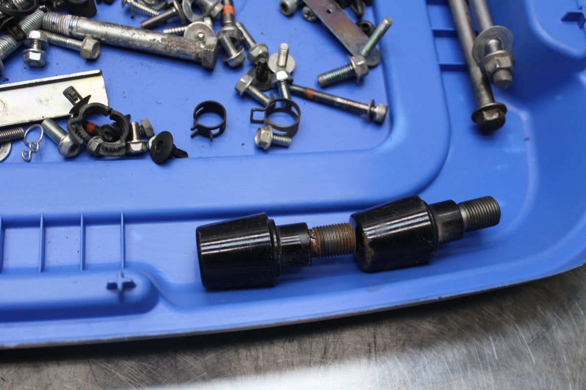 09-15 YAMAHA FZ6R ENGINE MOUNTING BOLTS HARDWARE MOTOR SCREWS BB161