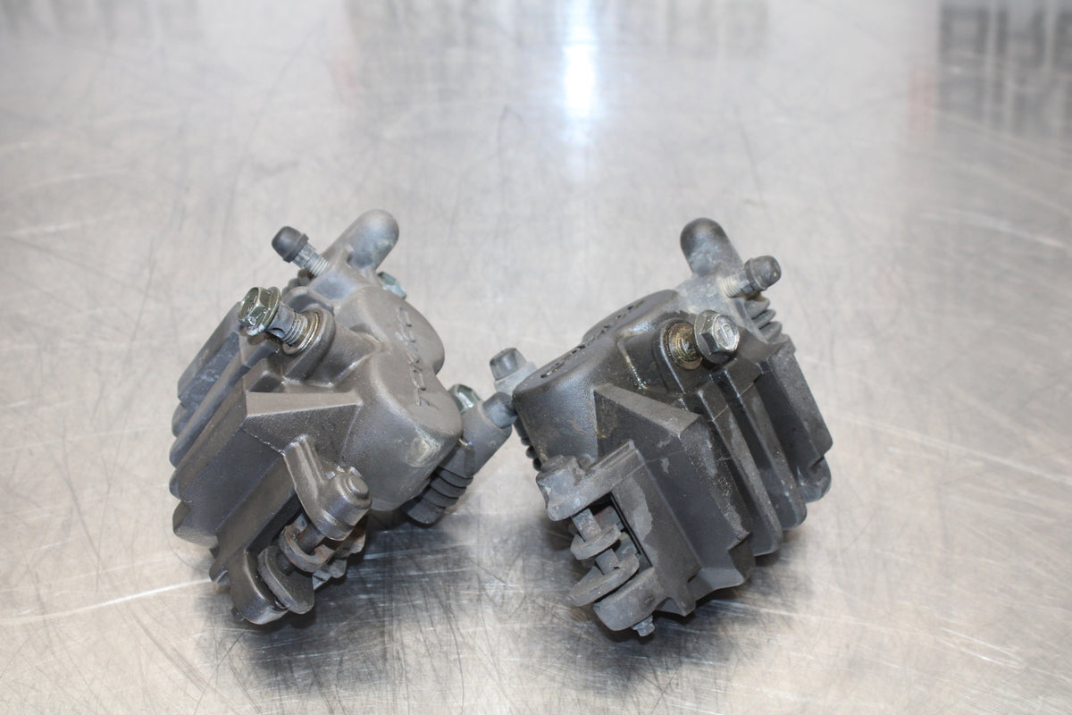 00 SUZUKI SV650 RIGHT LEFT FRONT BRAKE CALIPER SET PAIR CALIPERS BB156