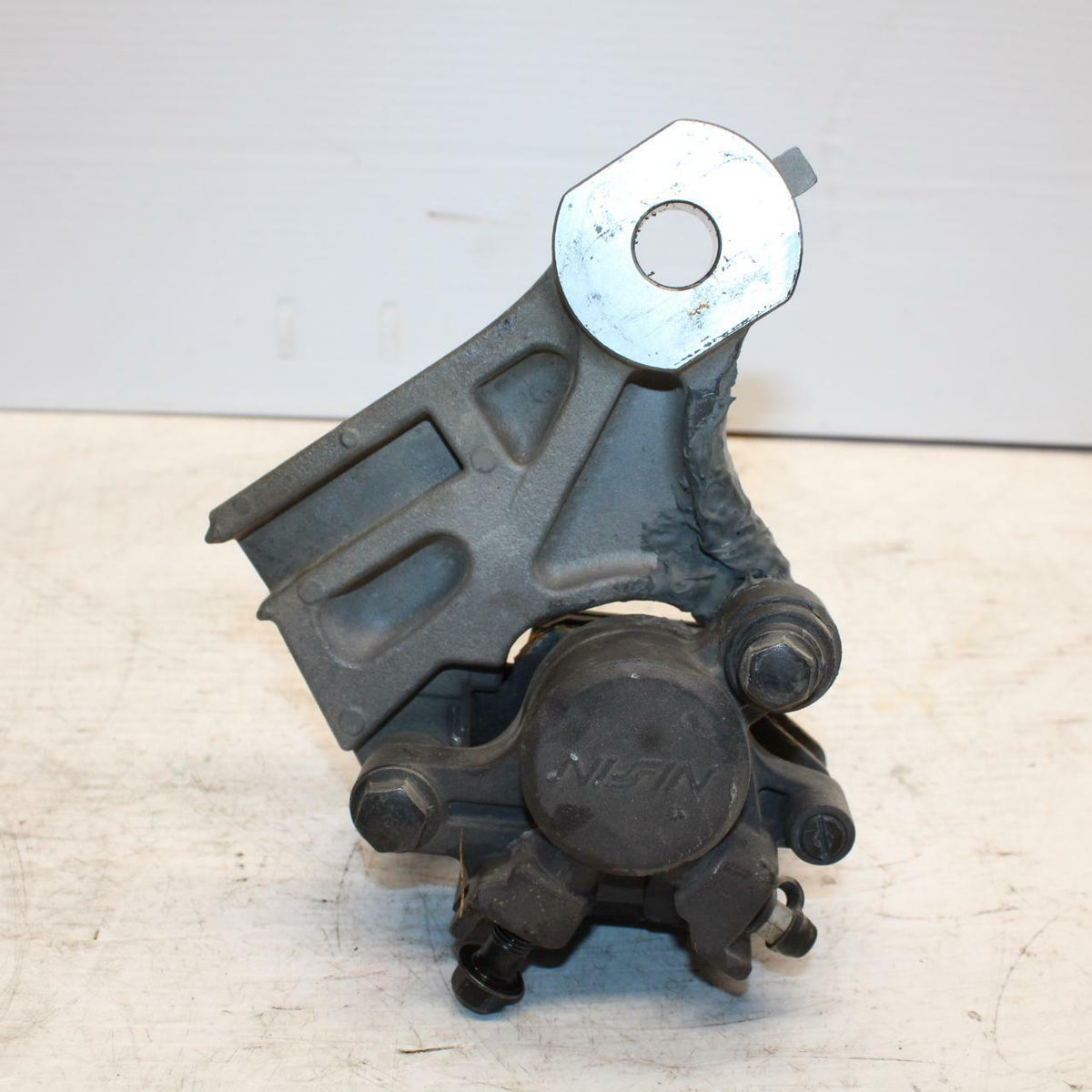 09 YAMAHA FZ6 REAR BACK BRAKE CALIPER W MOUNT BRACKET BB295