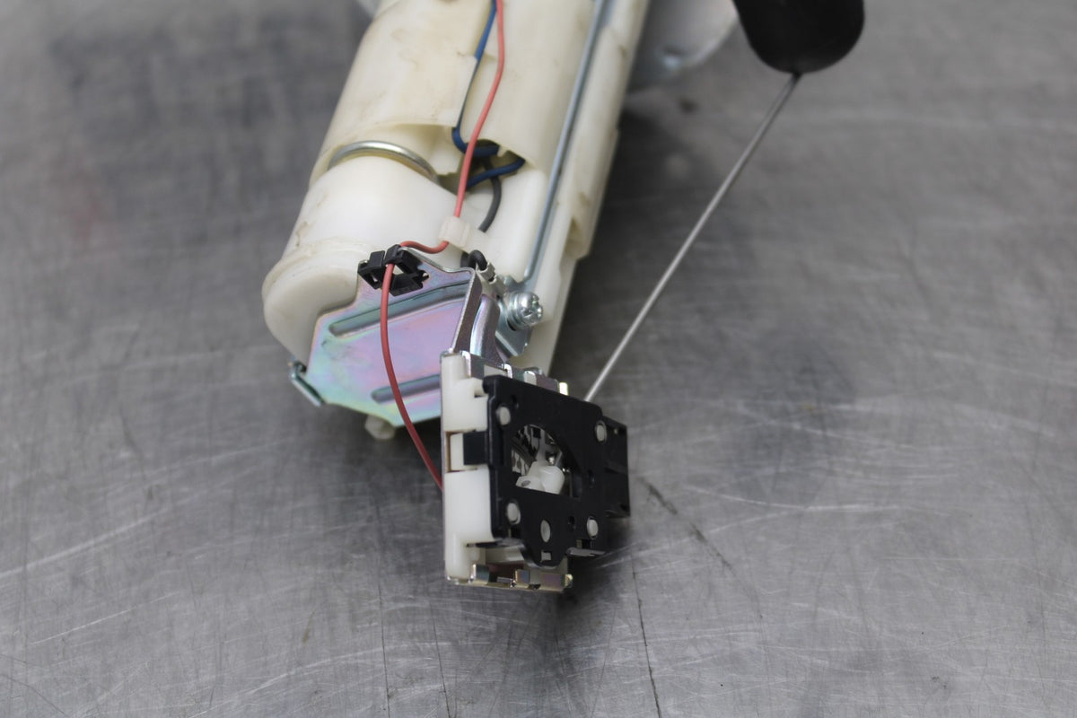 08-10 SUZUKI GSXR 600 FUEL PUMP GAS PETROL SENDER UNIT BB765