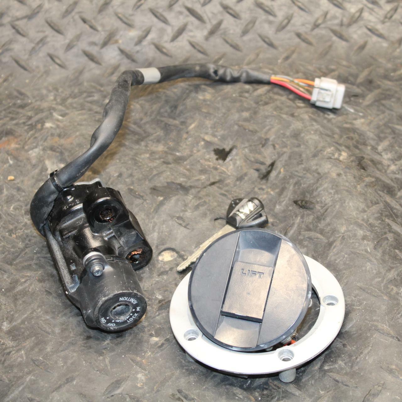 13 SUZUKI GSXR750 IGNITION LOCK KEY SET W/ GAS CAP  BB217