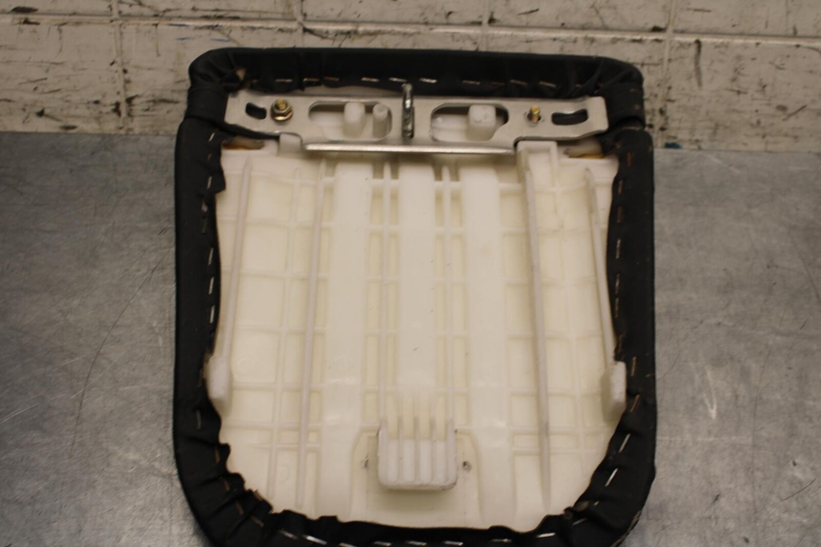 2005 Honda CBR600RR REAR BACK PASSENGER TANDEM SEAT PAD SADDLE PILLION BB564