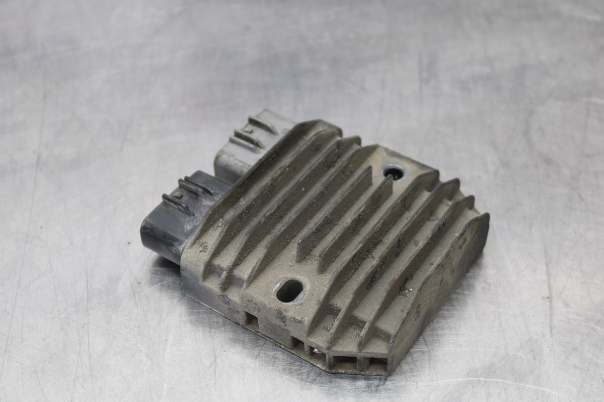 05 TRIUMPH ROCKET III RECTIFIER VOLTAGE REGULATOR BB186