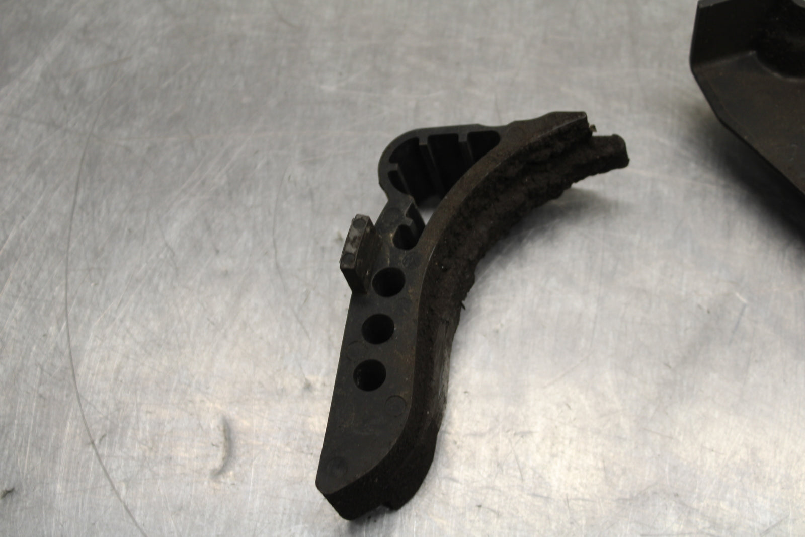 03-05 YAMAHA YZF R6  ENGINE SPROCKET COVER BB132