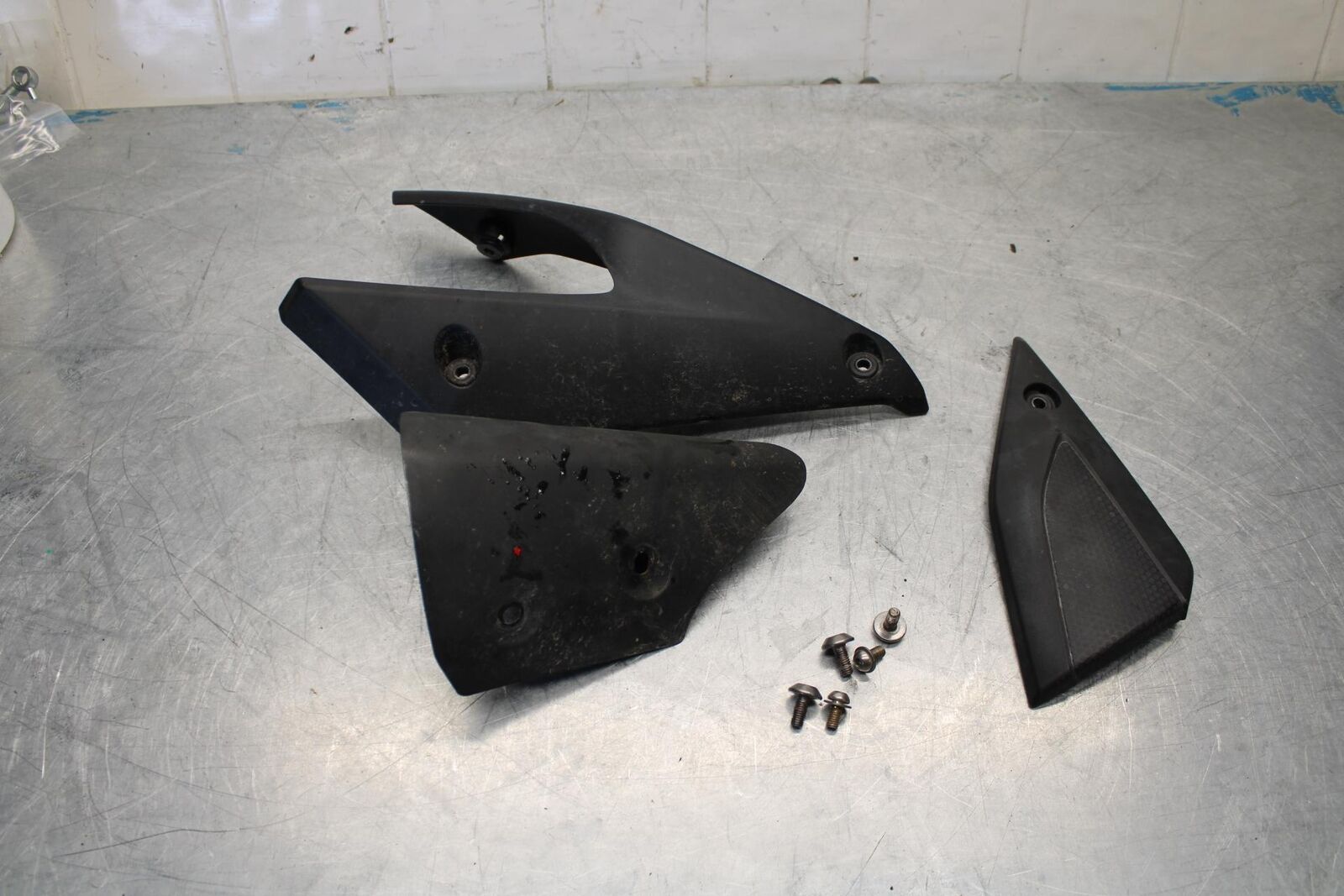 17-18 YAMAHA YZF R3 LEFT RIGHT MUFFLER EXHAUST PIPE COVERS HEAT SHIELDS  BB438