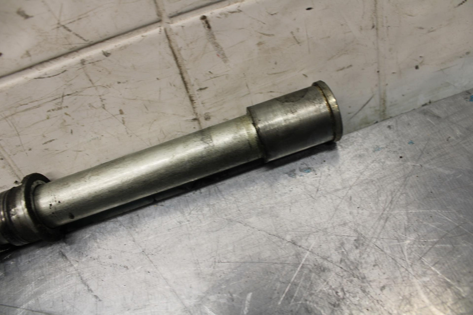 03 KAWASAKI ZX12R  FRONT WHEEL RIM AXLE PIVOT BOLT BB472