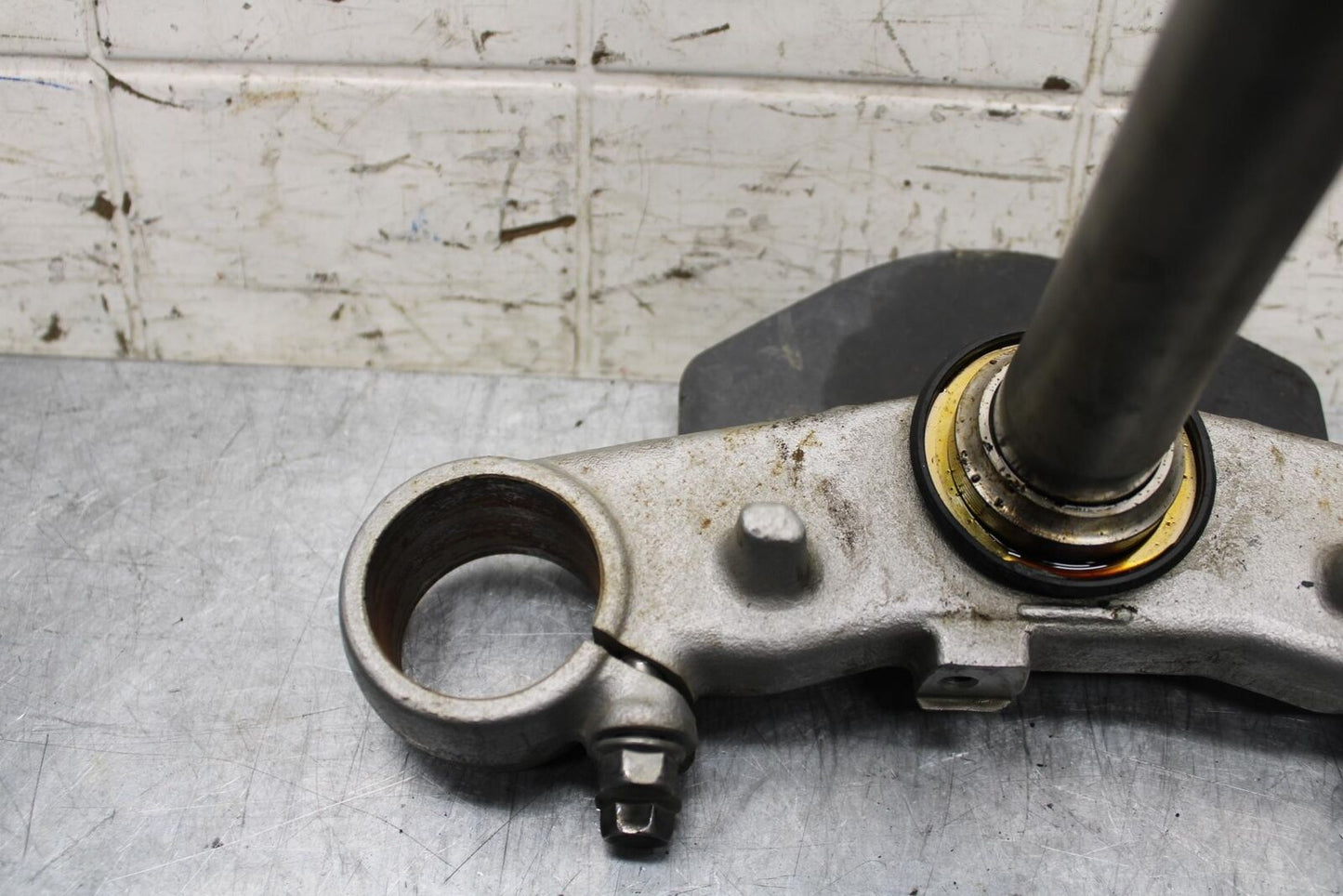 2006 Suzuki SV650S FRONT FORKS CLAMP LOWER TRIPLE TREE STEM BB65