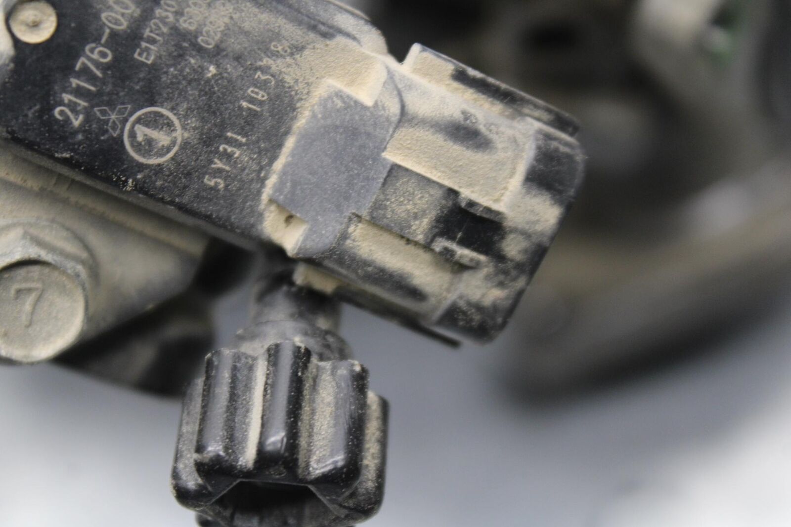 2006 Kawasaki Vulcan 900 VN900B Classic THROTTLE BODY BODIES 16163-0076 BB585