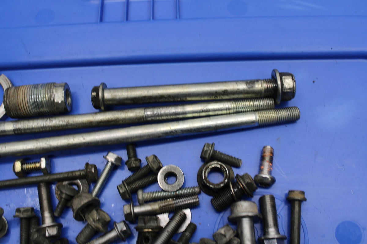 2001 Suzuki GSXR600  BOLTS HARDWARE MISCELLANEOUS SCREWS BB59