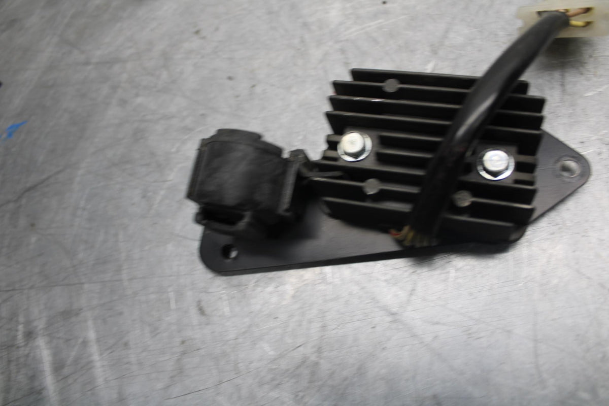2005 Kawasaki Ninja 500R EX500D RECTIFIER VOLTAGE REGULATOR 11045-1421 BB36