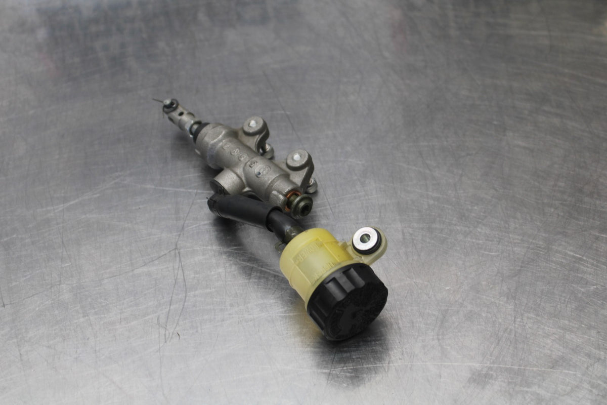 06-07 YAMAHA YZF R6 REAR BACK BRAKE MASTER CYLINDER W RESERVOIR BB763