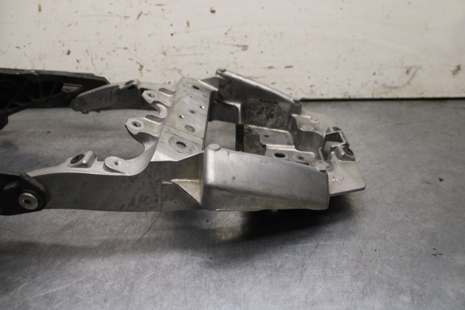 12-13 KAWASAKI Z1000 REAR SUBFRAME BACK SUB FRAME BB743