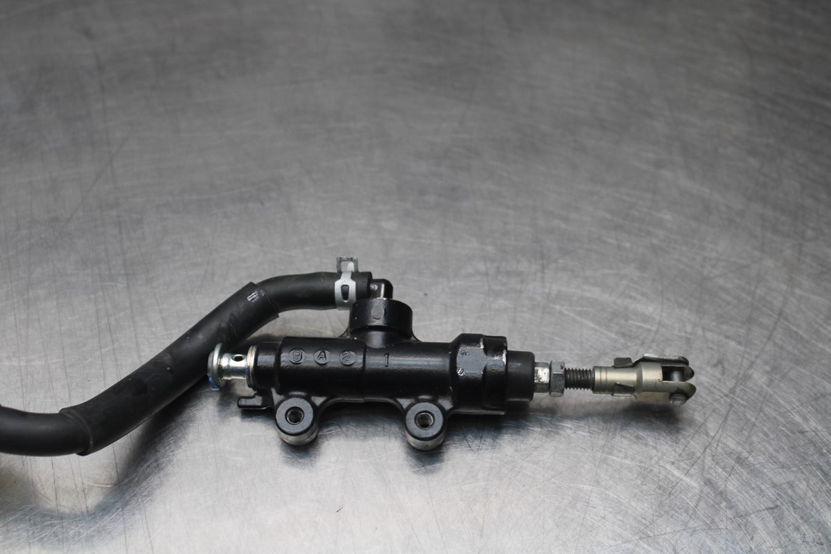 09 SUZUKI GSXR1000 REAR BACK BRAKE MASTER CYLINDER W RESERVOIR BB777