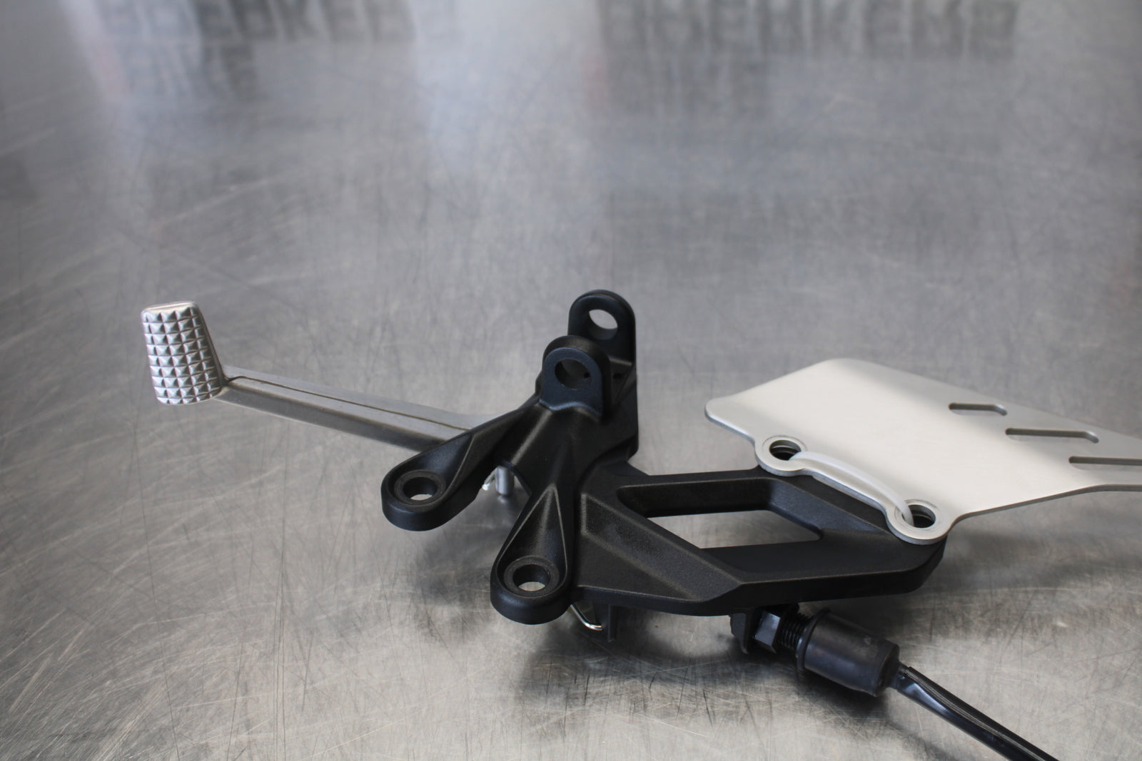 23-24 KAWASAKI NINJA ZX14R RIGHT REARSET REAR SET DRIVER FOOT PEG STOP BB169