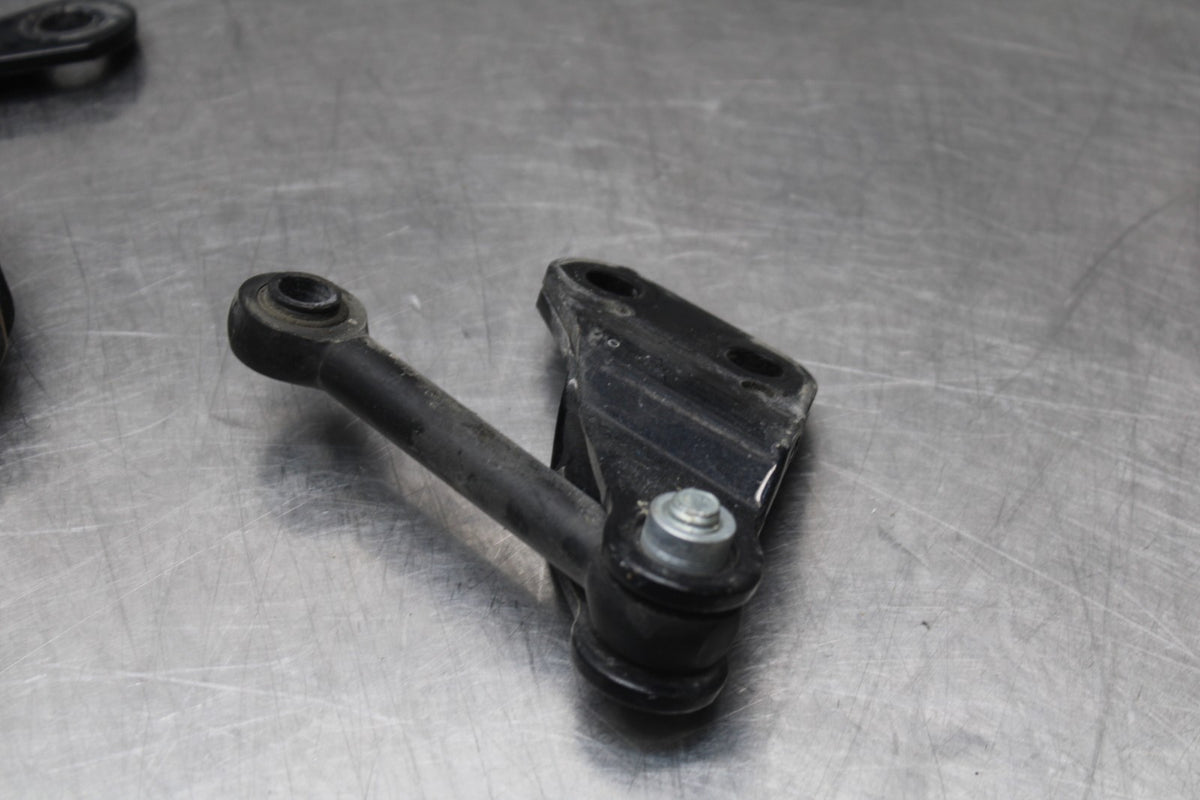 07 HARLEY-DAVIDSON SPORTSTER 1200 CUSTOM XL1200C ENGINE MOUNT BRACKET SET BB833