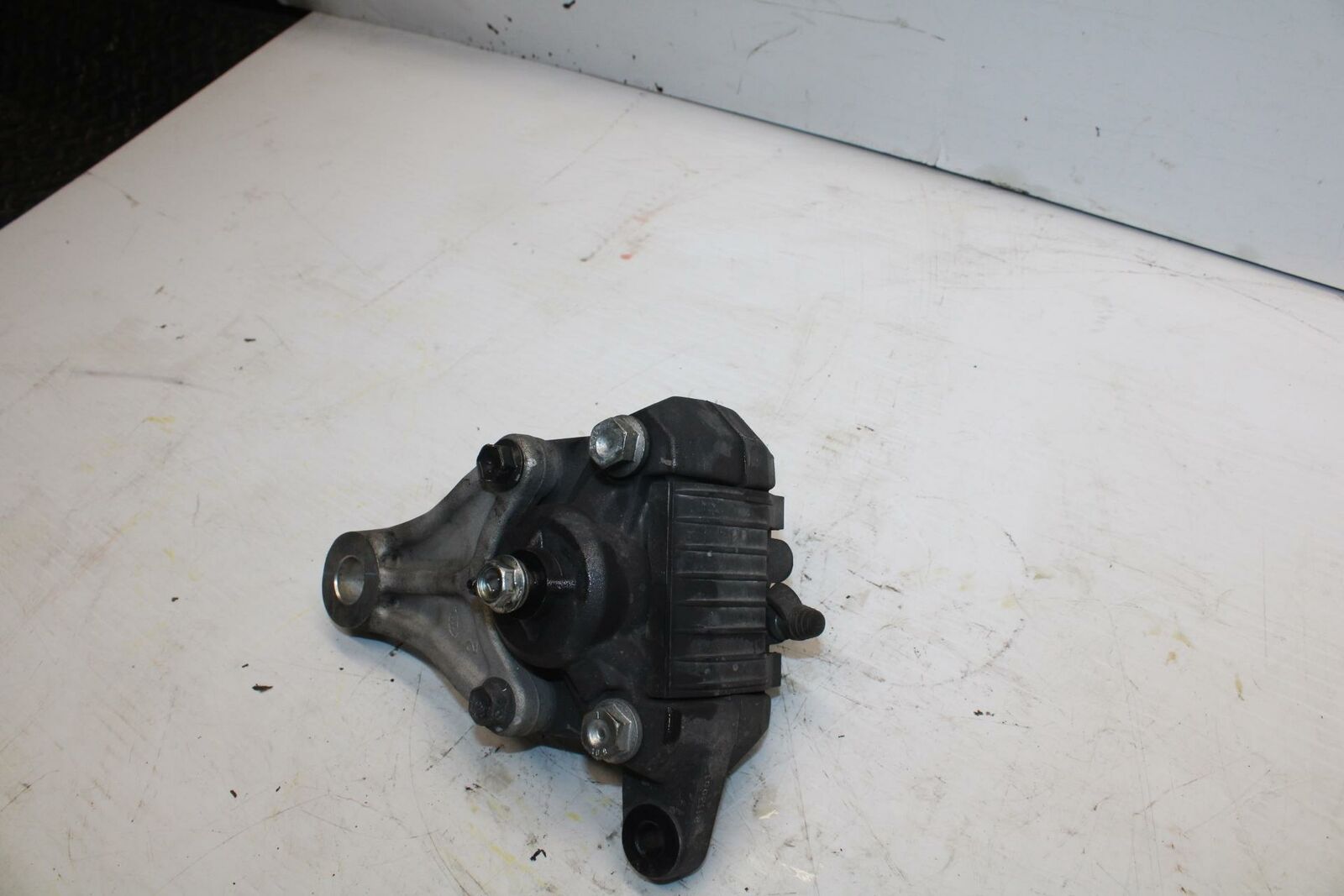 04-09 SUZUKI GS500F REAR BACK BRAKE CALIPER W MOUNT BRACKET  BB278