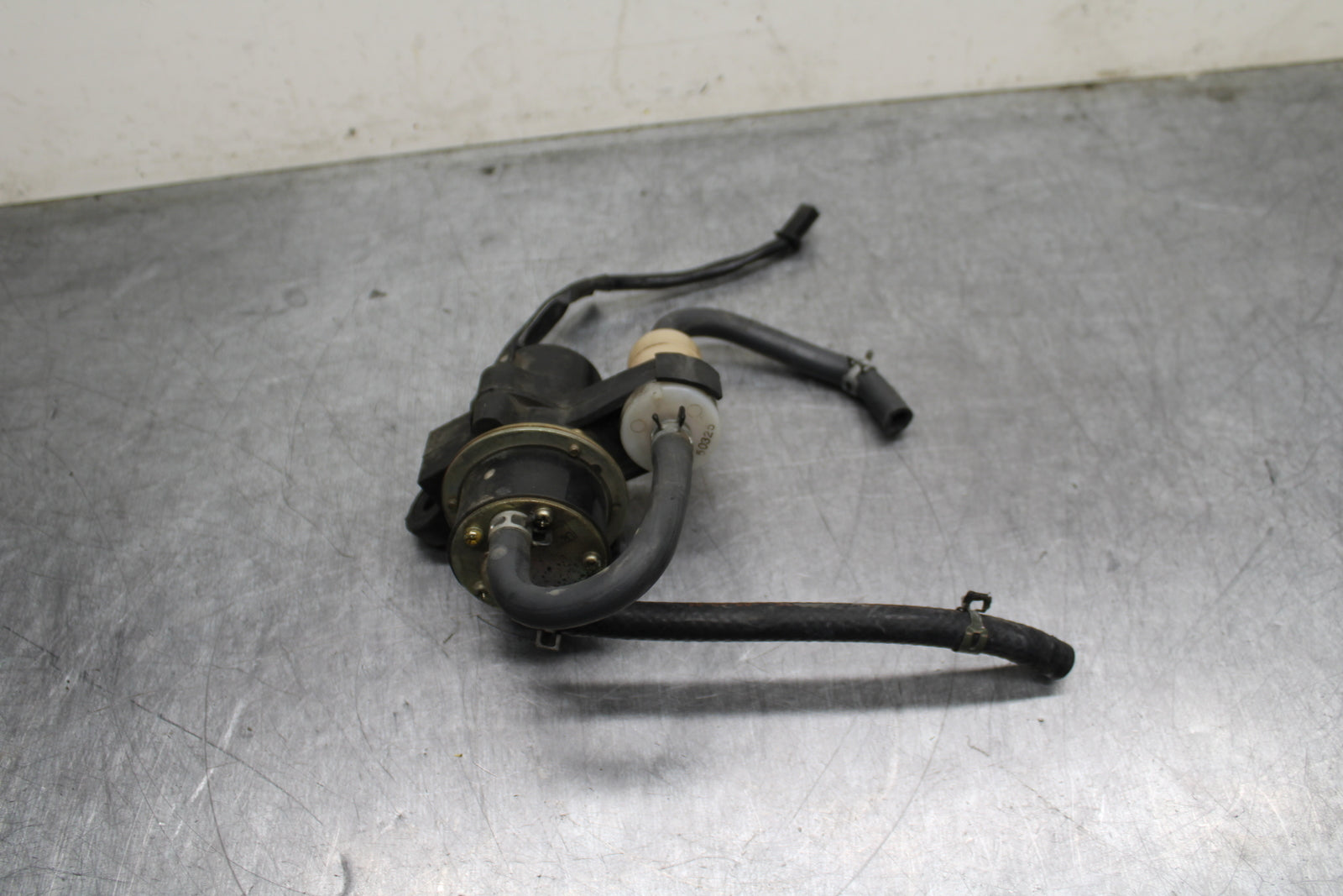 00-01 YAMAHA YZF R1 FUEL PUMP GAS PETROL SENDER UNIT BB755