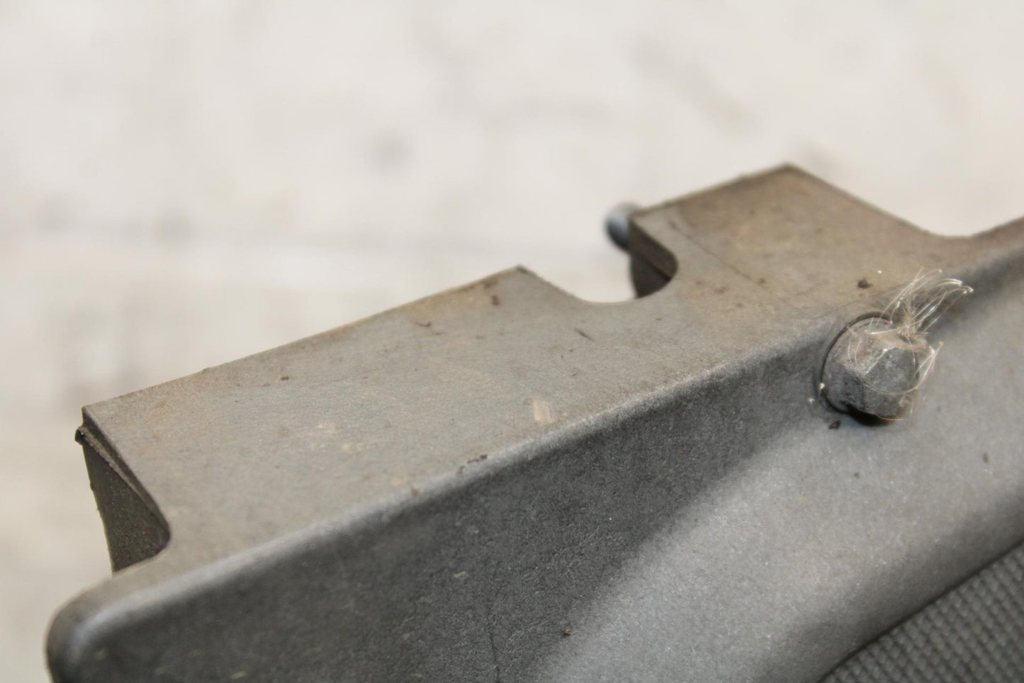 00-01 KAWASAKI ZZR600 ENGINE SPROCKET COVER BB568