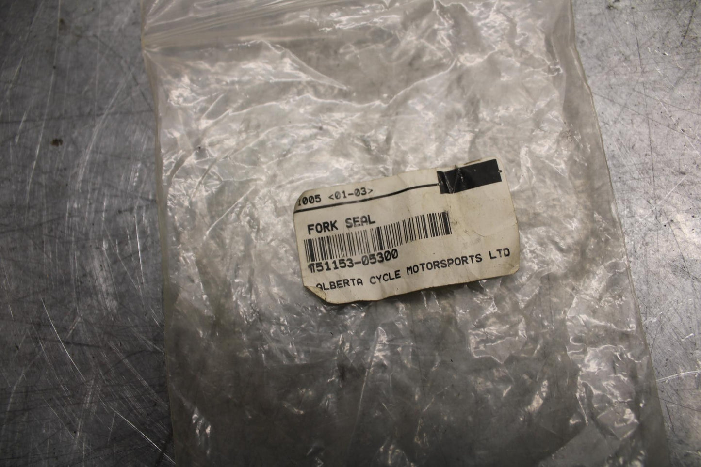 1983 Suzuki GN125FRONT FORK OIL SEAL PAIR 51153-05300 BB42