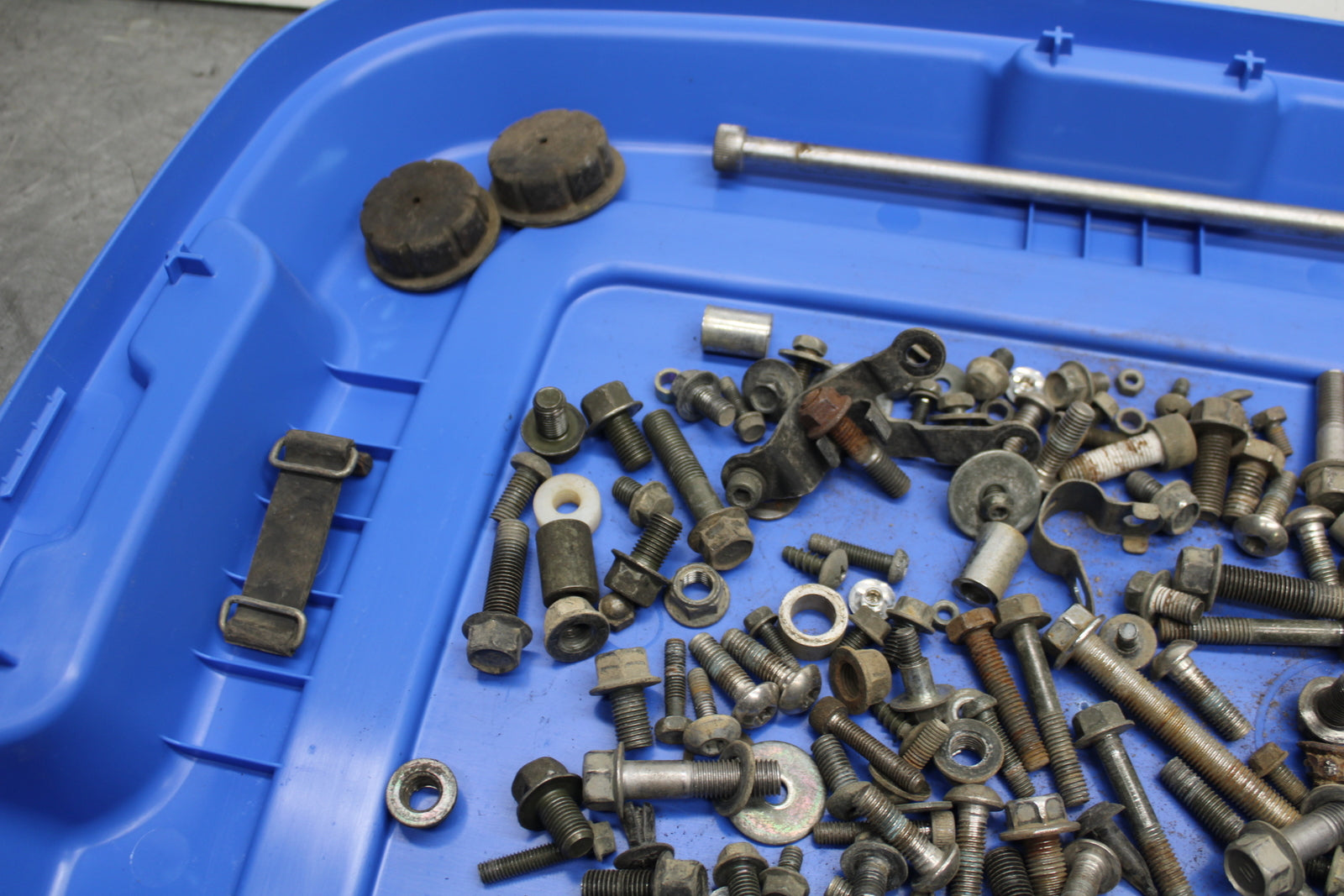 02-03 YAMAHA V STAR 1100 MOUNTING BOLTS HARDWARE MOTOR SCREWS BB124