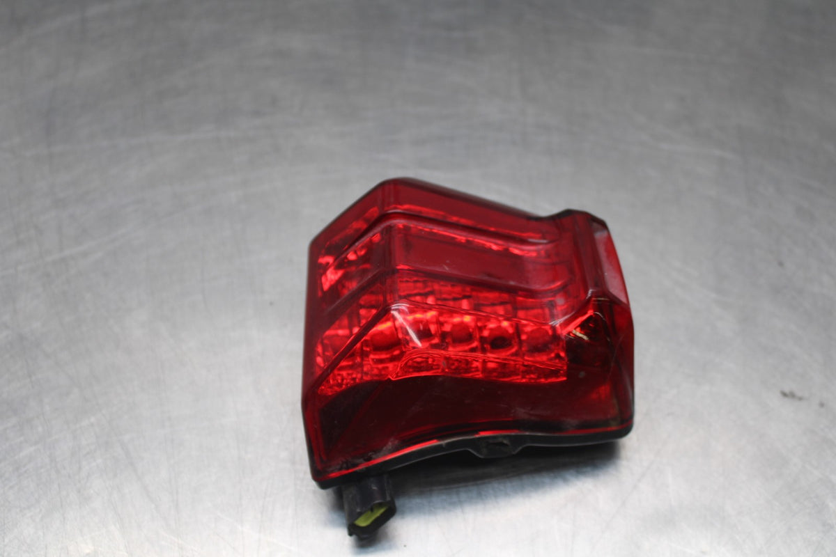 15 TRIUMPH TIGER 800 REAR TAIL TAILLIGHT BACK BRAKE LIGHT BB873
