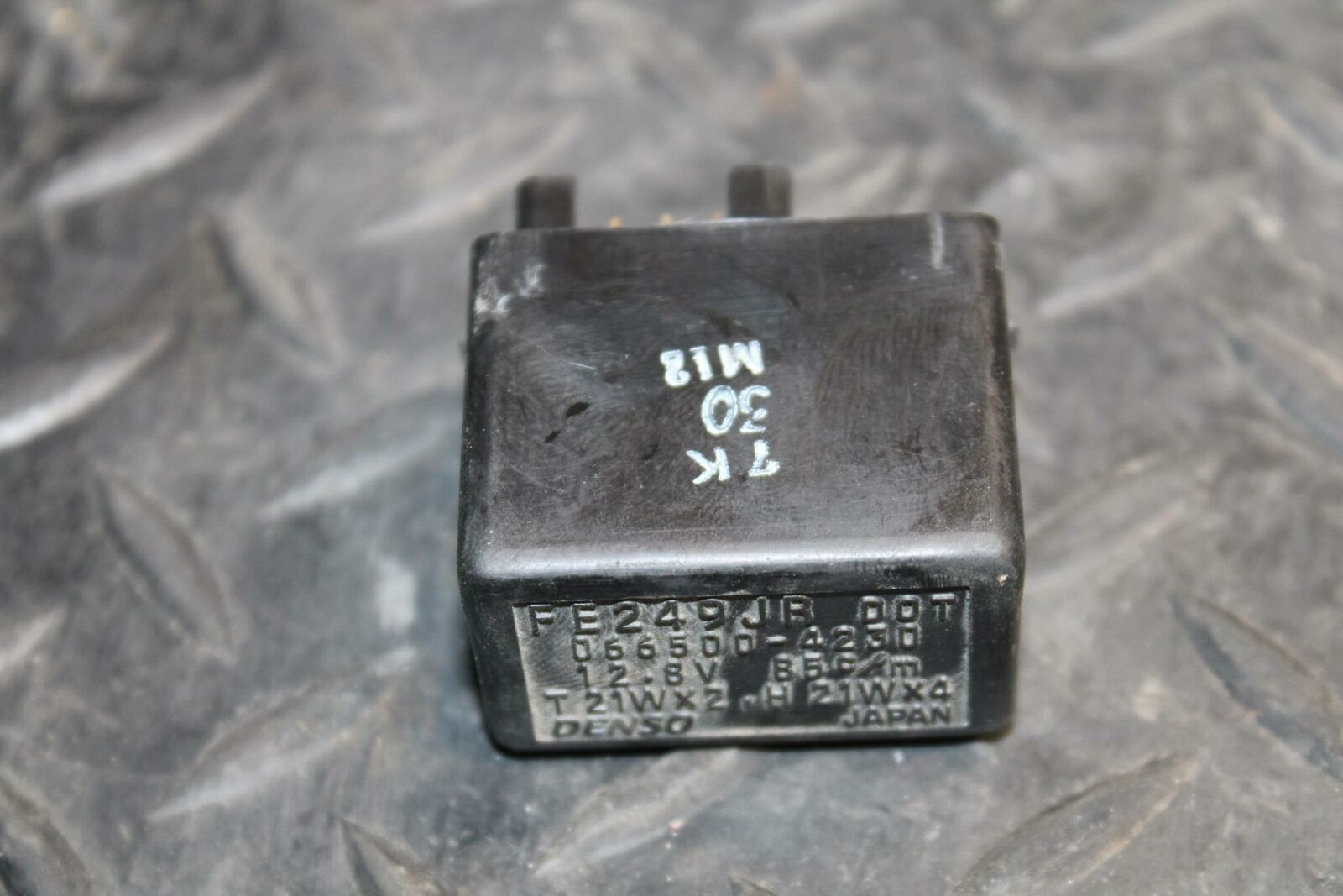 08-09 SUZUKI GSXR600 TURN SIGNAL BLINKER RELAY FLASHER SWITCH BB204