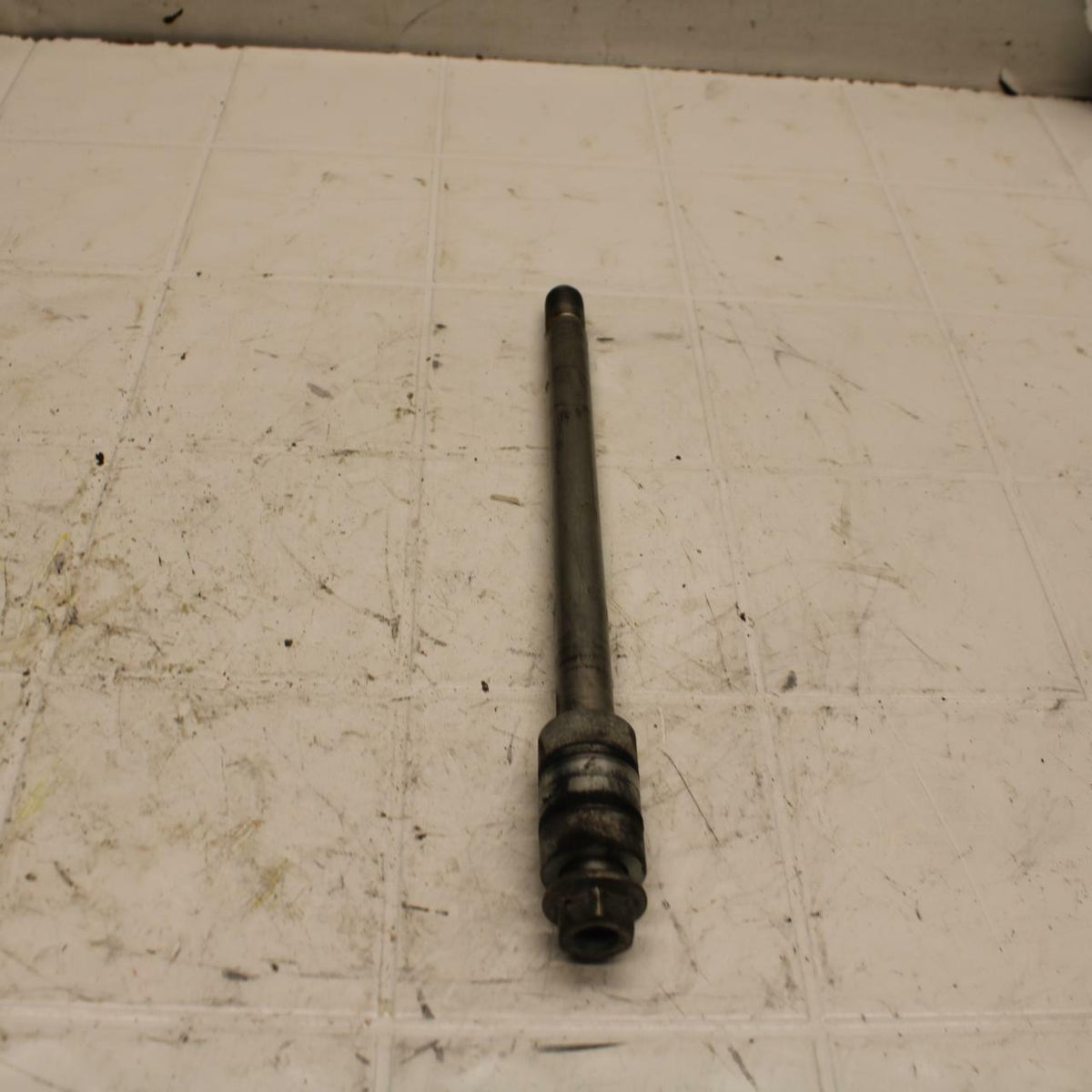 07-08 YAMAHA V STAR 1100 FRONT WHEEL RIM AXLE PIVOT BOLT BB404