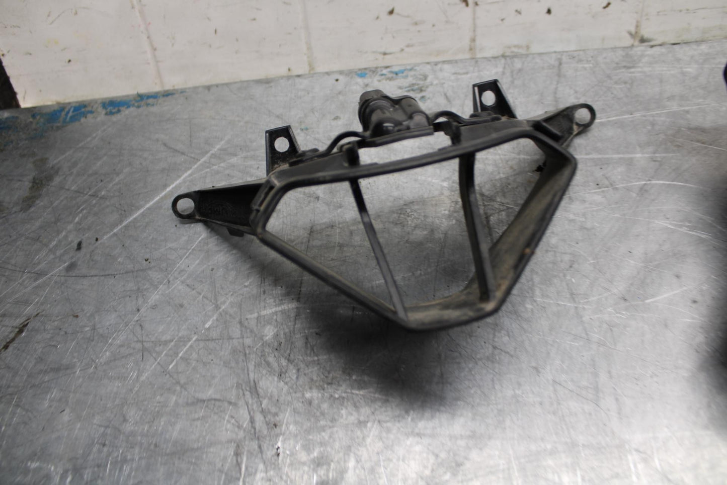 17-21 TRIUMPH STREET TRIPPLE R ABS AIR INTAKE GRILL bb452