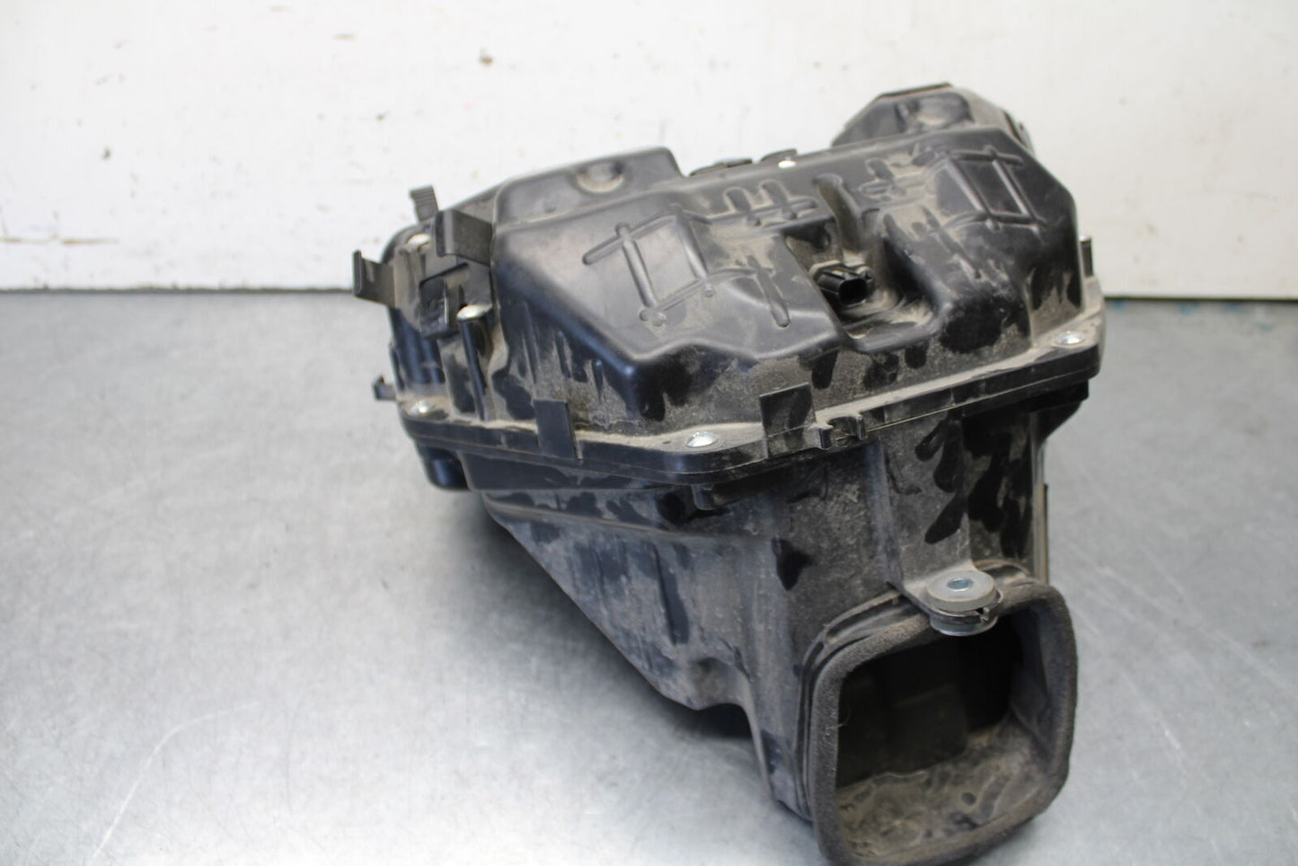 16 KAWASAKI NINJA ZX10R AIRBOX AIR INTAKE FILTER BOX 11010-0844 BB650