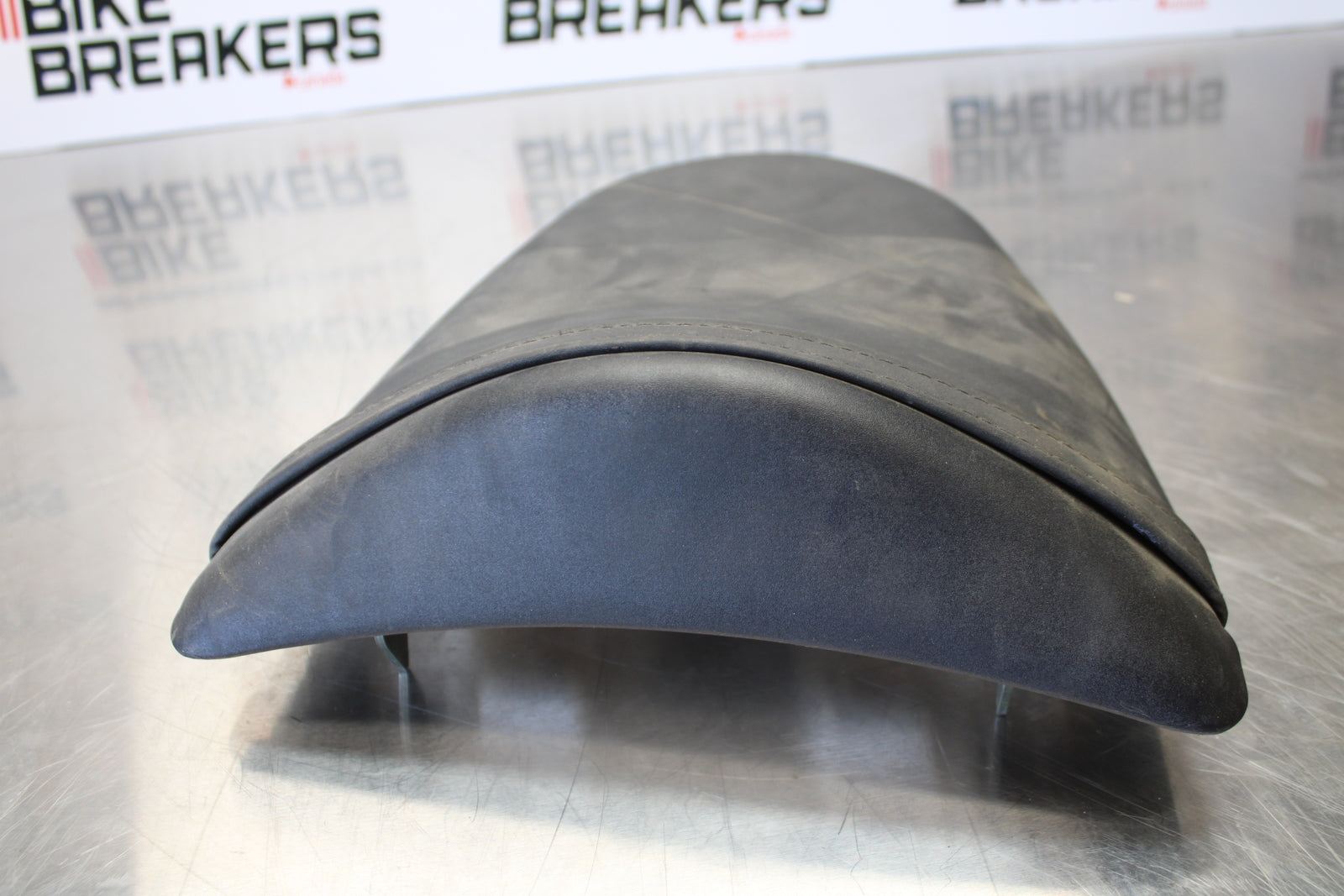 03-04 KAWASAKI NINJA ZX6R REAR BACK PASSENGER TANDEM SEAT PAD SADDLE  BB397