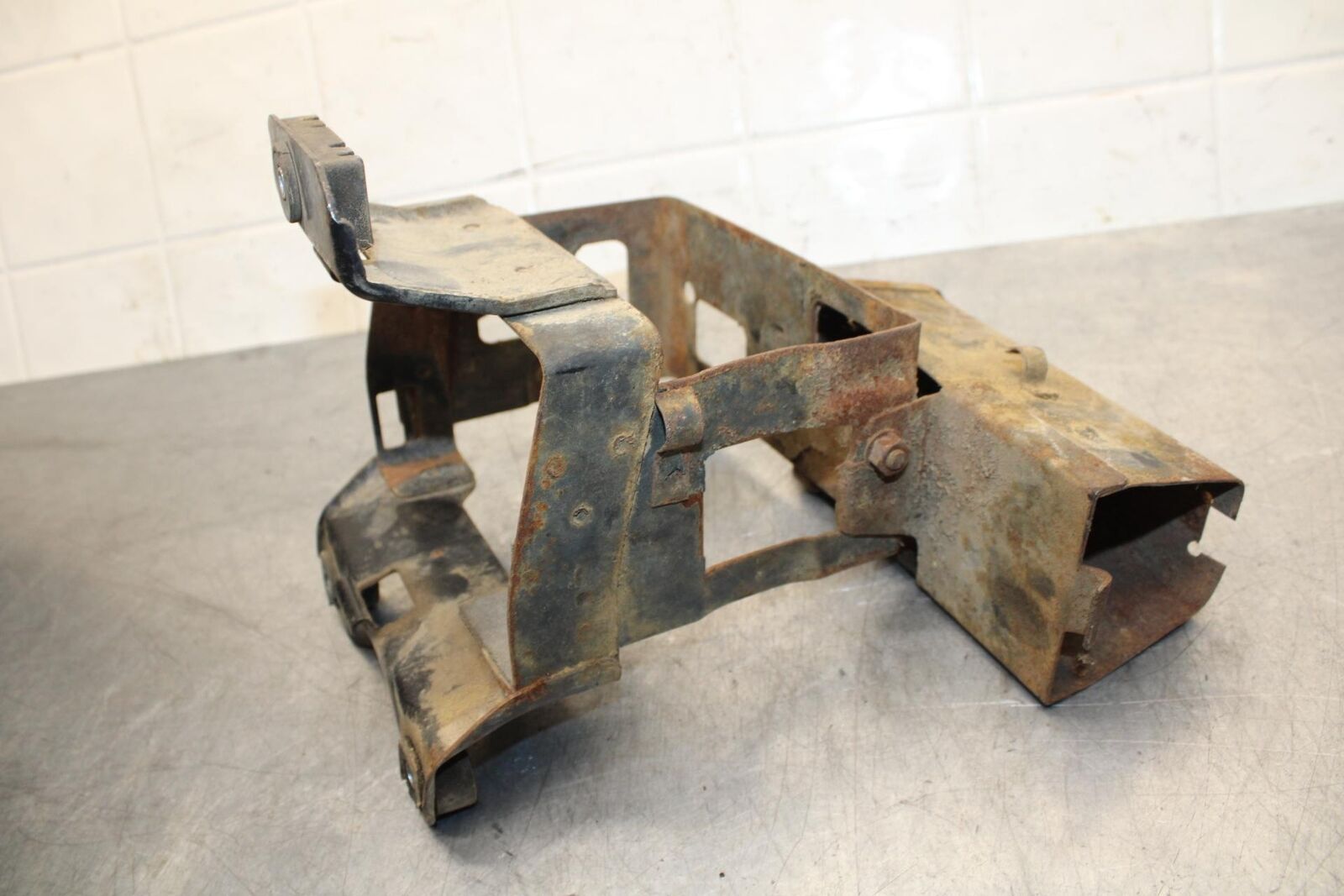 75 SUZUKI GT 550 TOOL BOX BATTERY BOX BB72