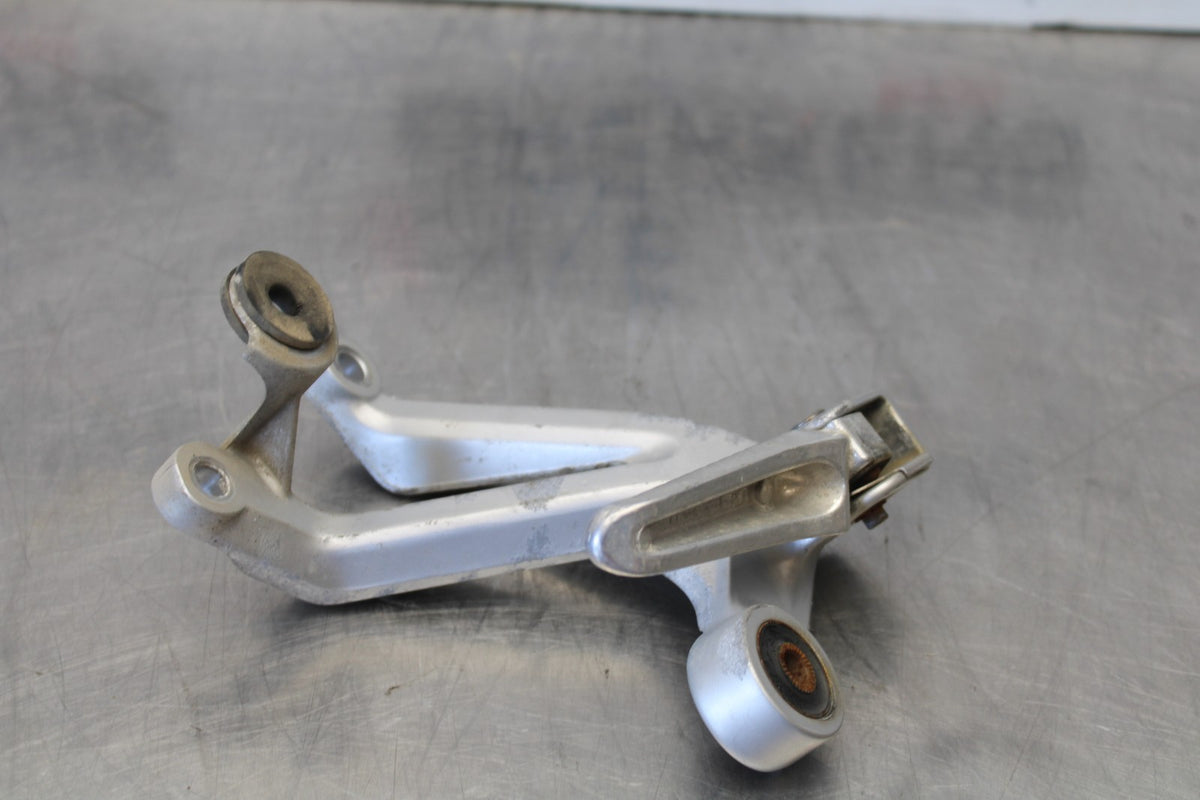 97-00 SUZUKI GSXR600 SRAD RIGHT REAR BACK PASSENGER PEG BB921