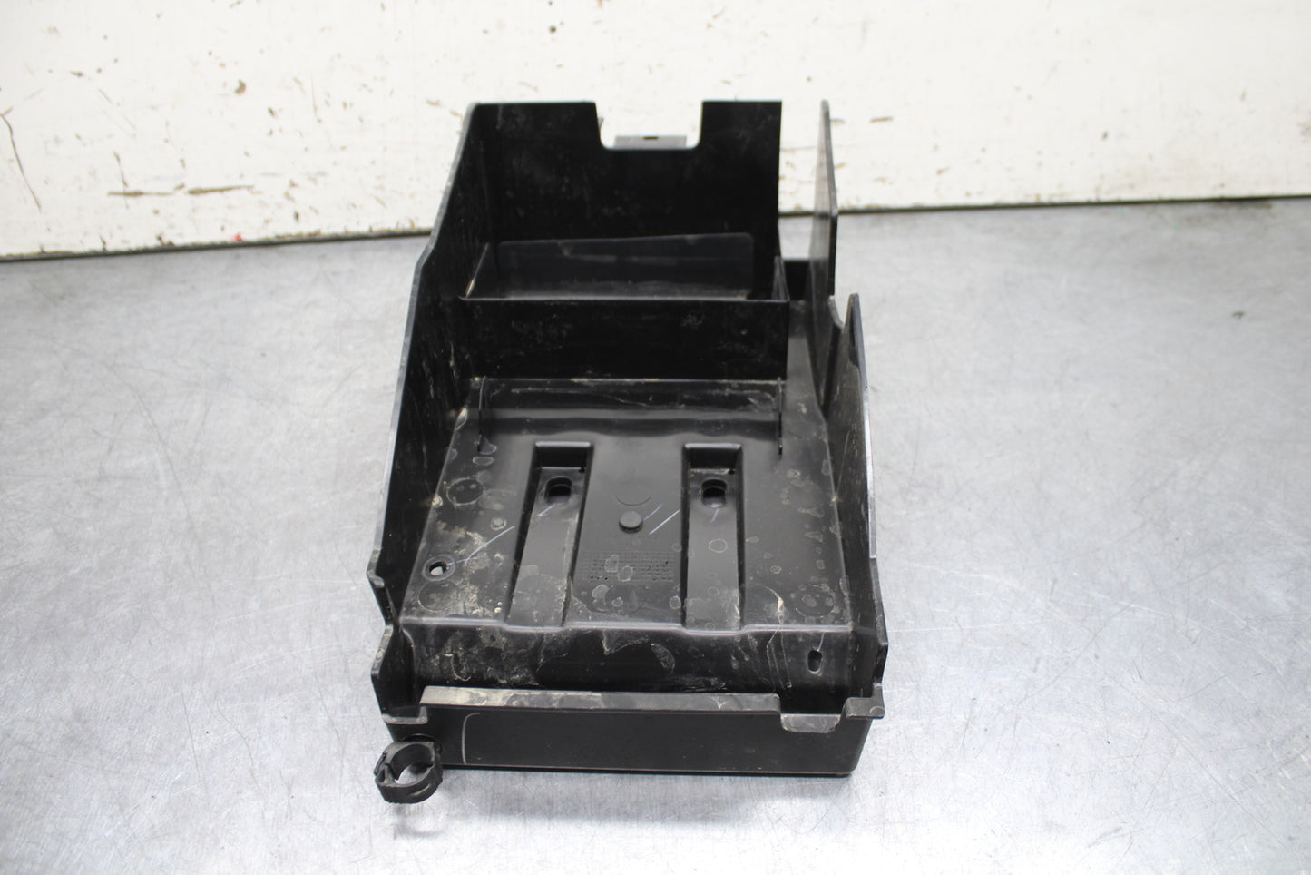 24 KAWASAKI NINJA 500 ABS REAR BACK TAIL UNDERTAIL BATTERY TRAY PLASTIC BB730