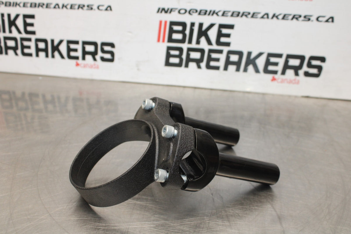 22 HARLEY-DAVIDSON SOFTAIL HANDLEBAR RISERS/ GUAGE HOLDER BB859