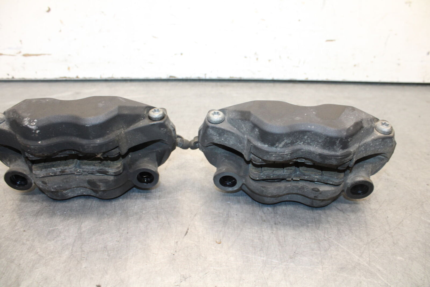 05-06 HONDA CBR600RR RIGHT LEFT FRONT BRAKE CALIPER SET PAIR CALIPERS BB655